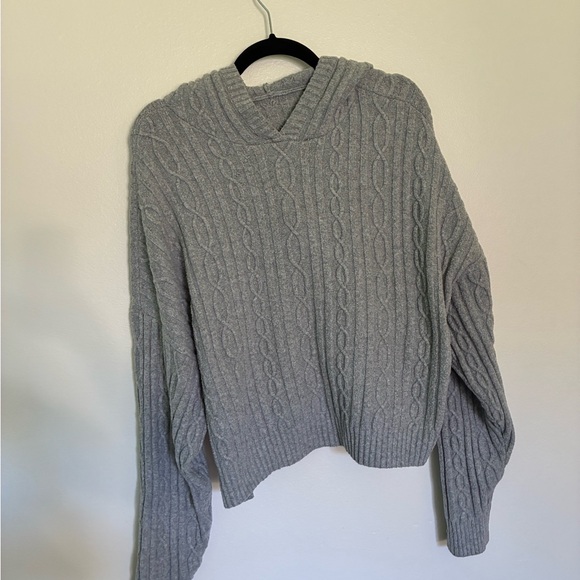 ALO Yoga Cable Knit Winter Bliss Hoodie in Athletic Heather Grey - Picture 4 of 6